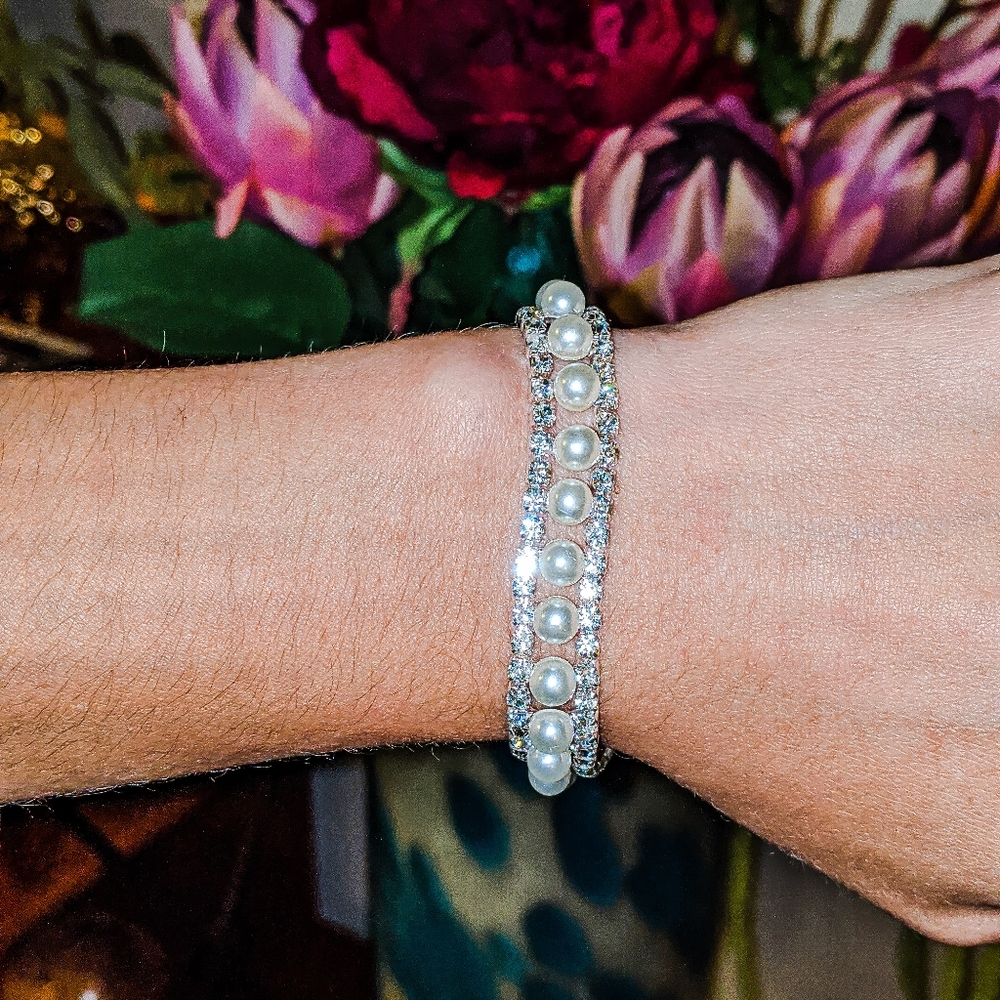 Handmade Pearl & Rhinestone Bracelet - Picture 2 of 2